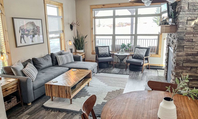 Granby Cabin | 3BR Cabin on Fraser River, Fish, Hike, Golf