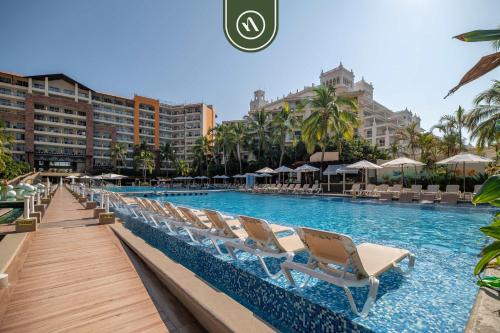 Flamingos Apartment | 3BR Condo in the Krystal Grand Hotel - Beach