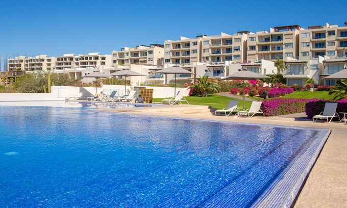 El Tezal Condo | 3BR Condo w/Iconic Arch Views, Pool & 5 min -Town
