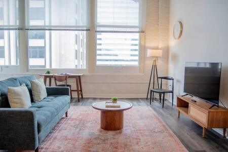Mile Square Apartment | 3BR CozySuites at The Block Pool Table and Arcade