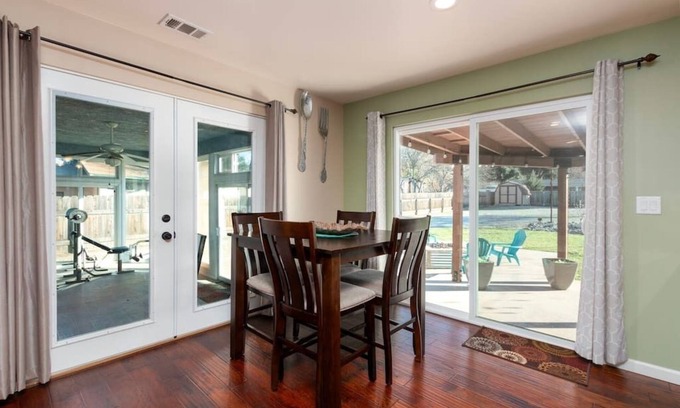 Atascadero House | 3BR Home | Fenced Yard w/BBQ & Firepit, Pets OK!