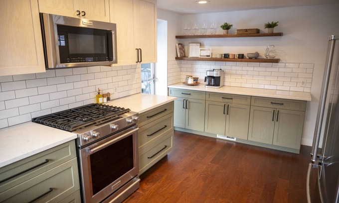 Barths House | 3BR Home with AC, Hot Tub & Walkable Restaurants