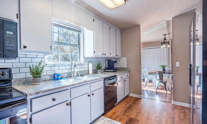 Gainesville House | 3BR, Homey Getaway Overlooking Lake Lanier