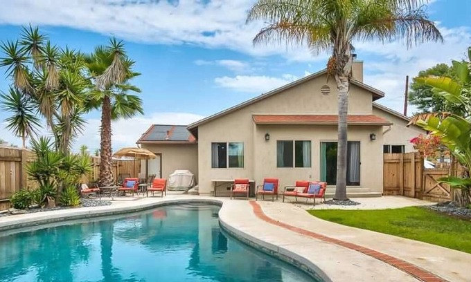 Bay Park House | 🏖3BR House with Sparkling Clean Private Pool!