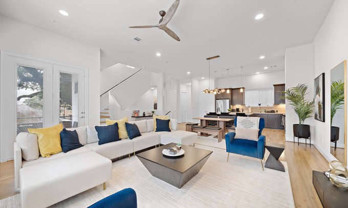 Midtown House | 3BR LUX TOWNHOME MIDTOWN | DOWNTOWN | MED CENTER