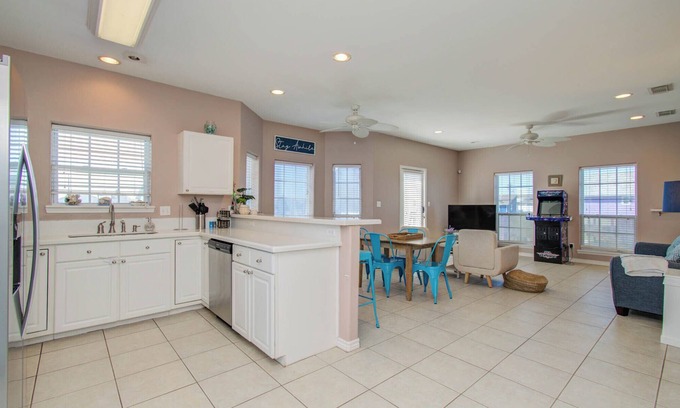 Terramar Beach House | 3Br Ocean/Bay Views - Walk to the Beach!