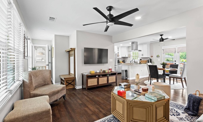 Mableton House | 3BR Ranch with King Bed, Fenced Yard, and Fast WiFi - Extended Stays Welcome!