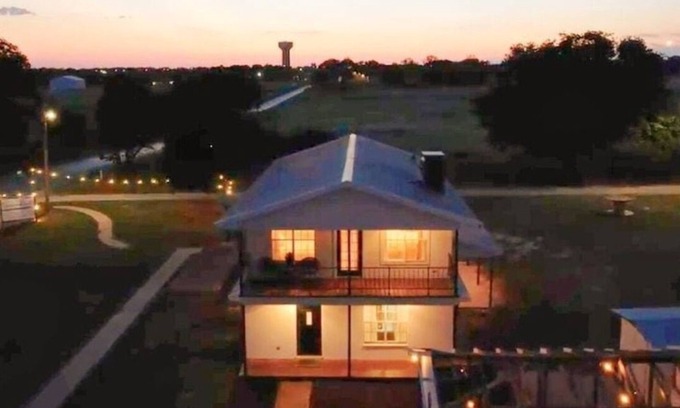 Thackerville House | 3BR Retreat – 2 Mins to WinStar Karaoke + Fire Pit Fun”