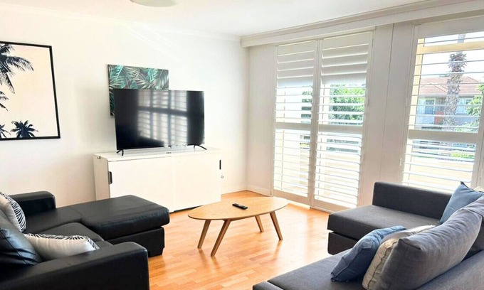 Port Melbourne Apartment | 3BR Seaside Retreat by Readyset