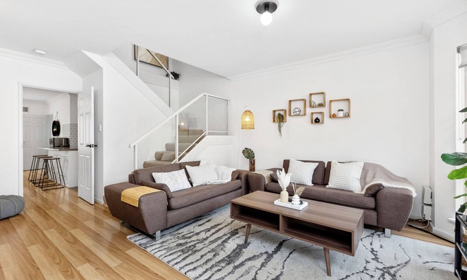 Applecross House | 3BR Serene Family Retreat in Prestigious Suburb