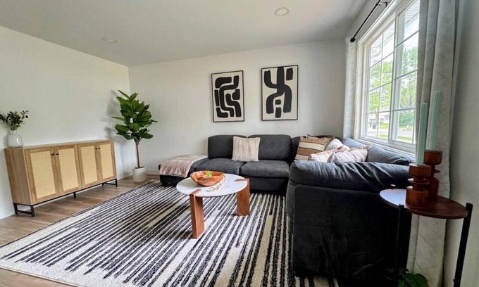 Gahanna House | 3BR SFH made for easy comfy stays