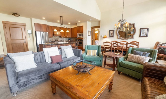 River Run Condo | 3Br Ski-in/Ski-out~On Mountain~Lone Eagle 3053 by RedAwning