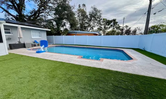 South Pinellas Community Council House | 3BR St. Pete Home, Heated Pool, 5 Min To Beaches