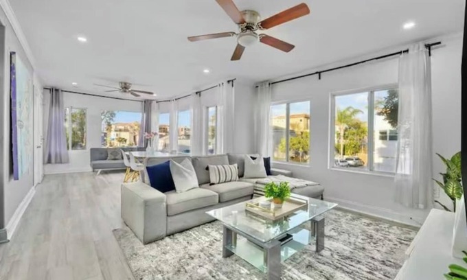 Central Mission Beach Apartment | 3BR Steps to Sand Mission Blvd