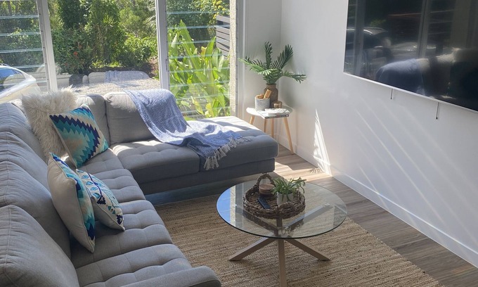 Macalister Range Apartment | 3Br Tropical Abode ! Free WIFI, walk to Palm Cove 🌴