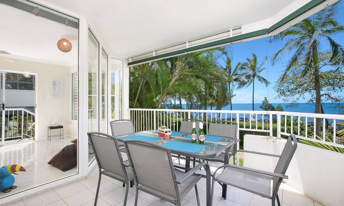 Trinity Beach Apartment | 3BR Waterfront "The Beach House" - WIFI