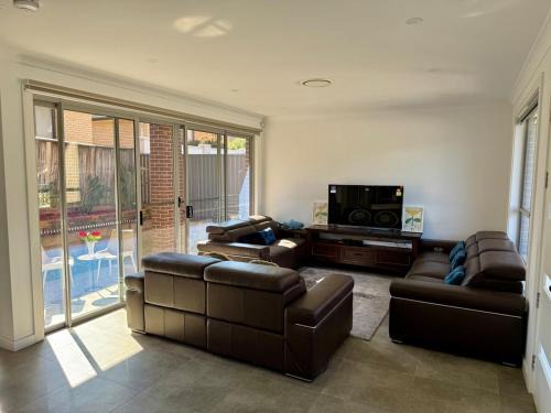 Burwood Villa | 3Br with study house in Burwood