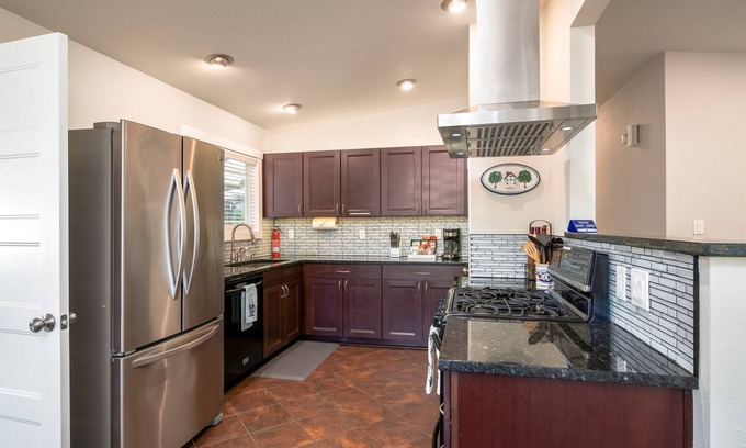 Vose House | 3BR2B Bright-Cozy Home & Work Space (Central BVTN)