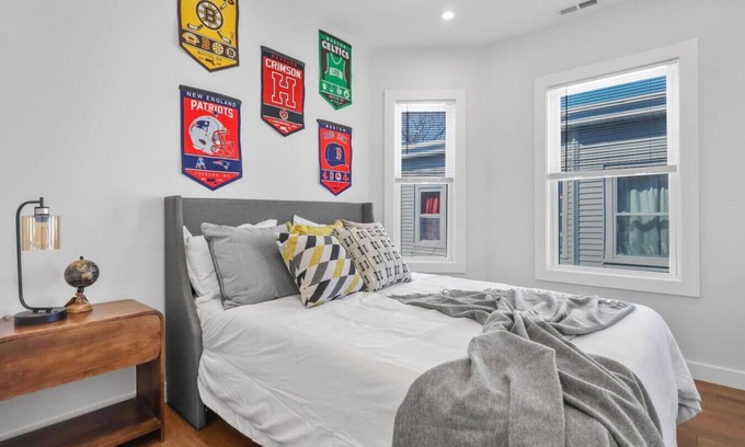 East Somerville Apartment | 3BR2Bth TD Garden/MIT/Harvard/BOS/3 Parking Spaces