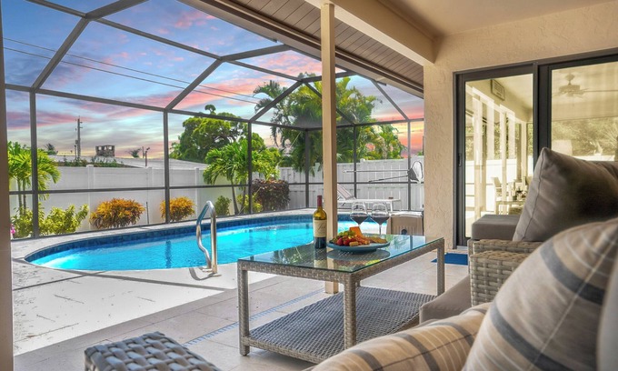 Bonita Springs House | 3mins2Beach-Sleeps10-Pool+FencedYard-Bikes-Patio