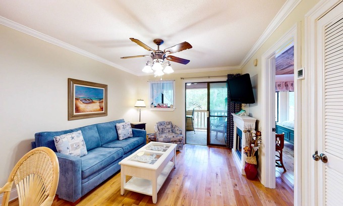 Palmetto Dunes Condo | 3rd-floor condo with water views, balcony, pools, gym, & beach access