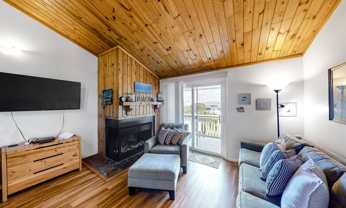 Ocean Ridge House | 3rd-floor, dog-friendly condo with loft, balcony, free WiFi and golf course view