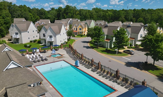 Lackey Resort | 4 1BR Estate Units w/Garden Views + Premium Touches Near Jamestown