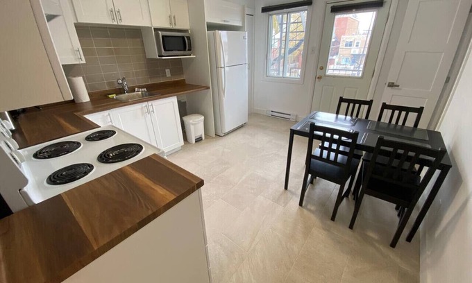 Bellerive Apartment | 4,5 près du fleuve, parking (At Corner store) bus