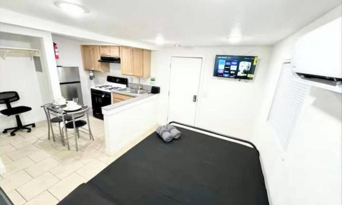 Sunrise Manor Apartment | 4. 6.9Mi To E.D.C 11Mi To strip 7.1Mi To Fremont