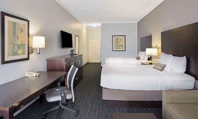 Westchase Hotel | 4 Affordable Rooms Ideal For Family Stay | Free Parking