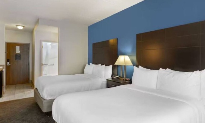 Mundelein Hotel | 4 Affordable Units Near Lakeview Beach & O'Hare | Free Breakfast Included