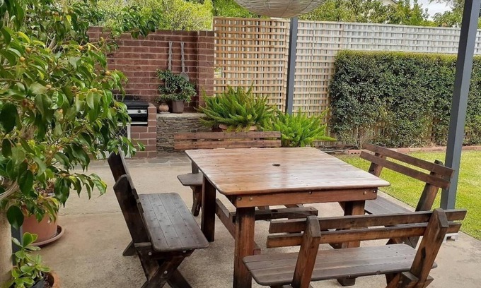 West Croydon House | 4 bd, 2 bath, 2 living, sleeps 8