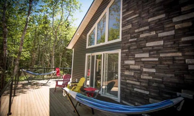 Park Corner Cottage | 4 bdrm executive cottage with private beach access