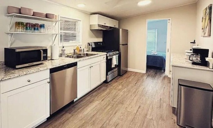 Geneva-on-the-Lake House | 4 BDRM Lake Ranch Sleeps 10 in the Heart of GOTL