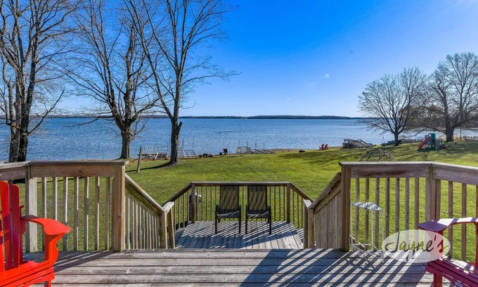 Cumberland Beach Cottage | 4 bed 3 bath cottage on Lake Couchiching, Level Land, Sunrises!