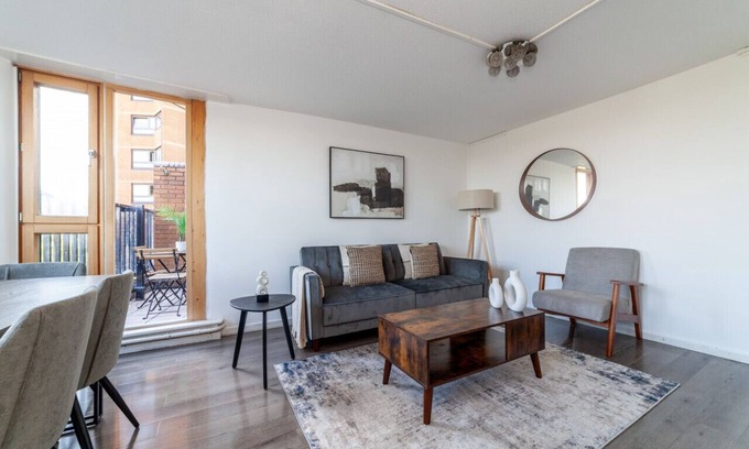 Chelsea Riverside Apartment | 4 Bed Flat near King’s Road