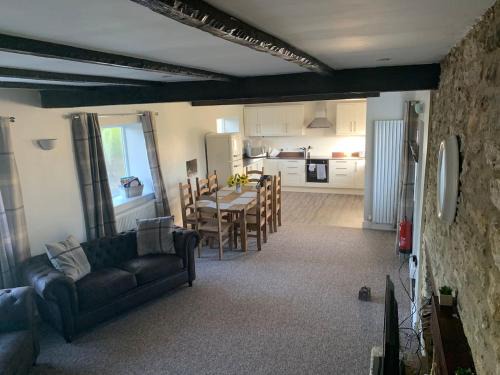 Shoscombe House | 4 Bed - Historic Inn & Cider Pub - Free Parking
