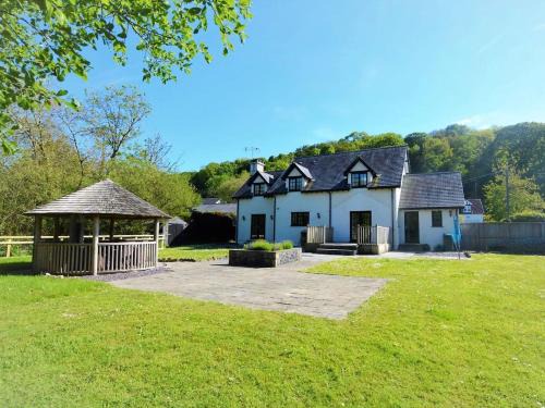 Oxwich House | 4 Bed in Oxwich 74984