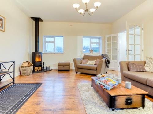 Bideford House | 4 Bed in Parkham 76452