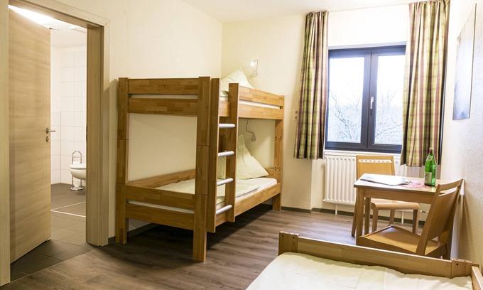 Arnsberg Apartment | 4-bed room with shower/WC