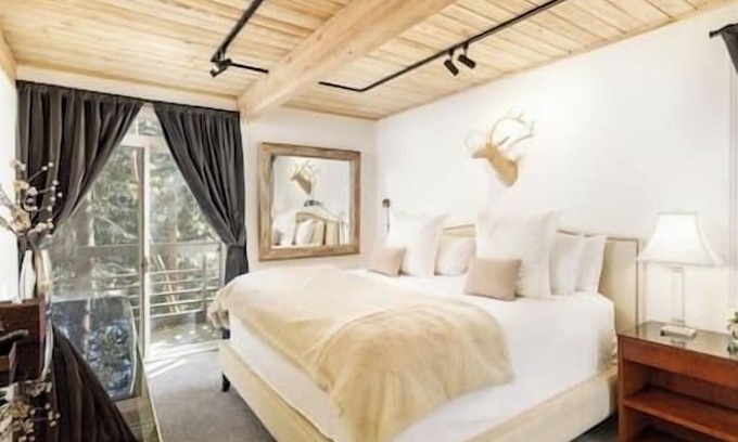 Aspen Hotel | 4 Bedroom, 3 Bath Condo, Aspen Core Ski/in-Ski/out