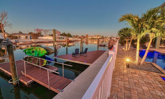 Spring Hill House | 4 bedroom 4 bath/heated pool/sleeps 13/Kayaks