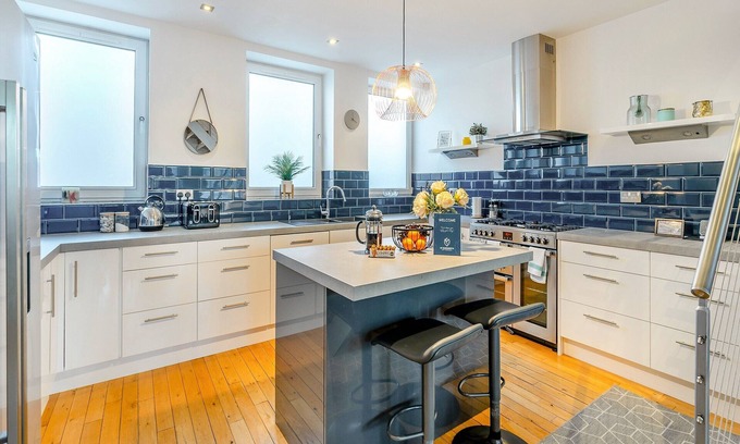 Dunfermline Cottage | 4 bedroom accommodation in Dunfermline