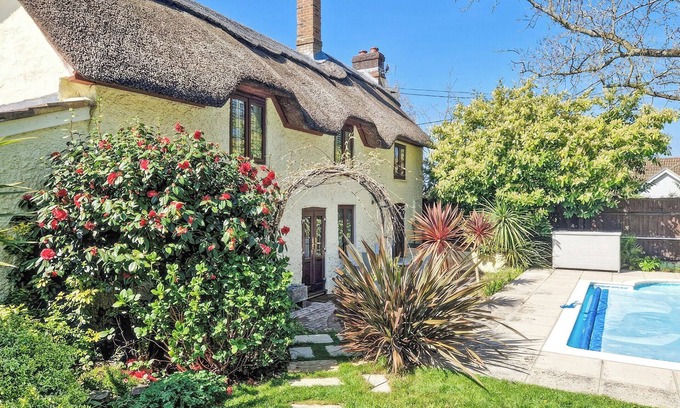 New Forest District Cottage | 4 bedroom accommodation in Lymington