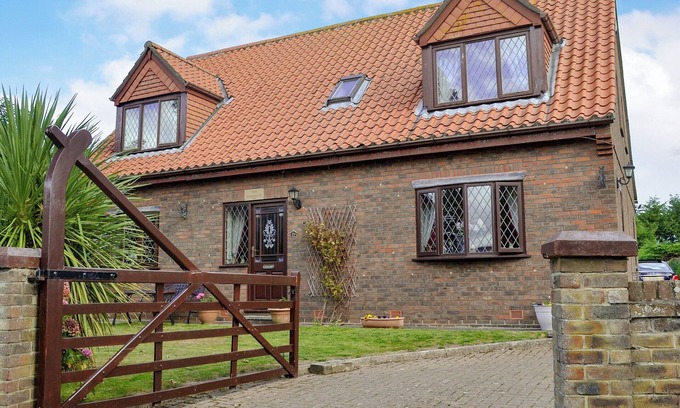 Muston Cottage | 4 bedroom accommodation in Lebberston, near Filey