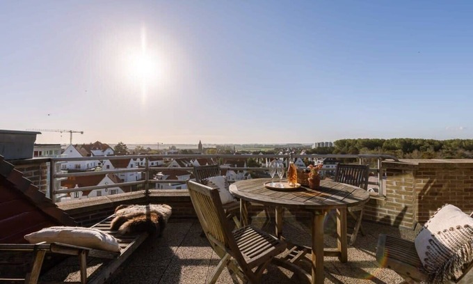Duinbergen Apartment | 4 bedroom apartment in Duinbergen with parking