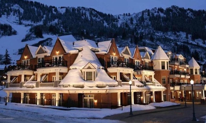 Downtown Resort | 4 BEDROOM ASPEN MOUNTAIN RESIDENCES, OLD HYATT, BEST LOCATION!