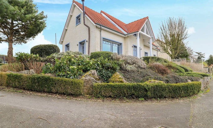 Romeries House | 4 bedroom awesome home in Romeries