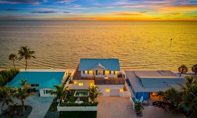 Anna Maria House | 4 bedroom beach front with a pool