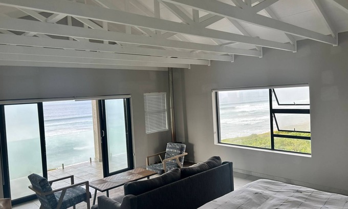 Reebok House | 4-bedroom Beachside house in Garden Route District